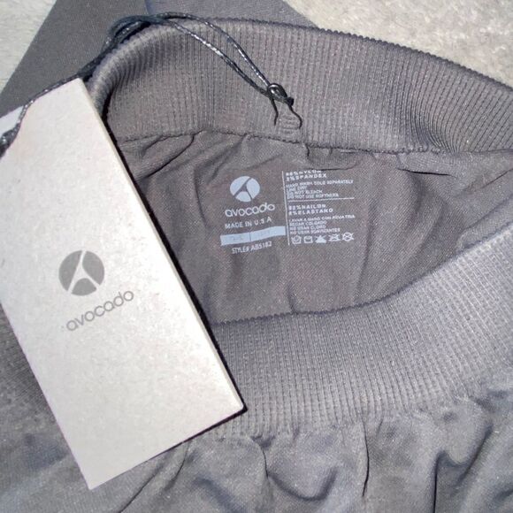 avocado Leggings Full Length NWT’s in Pewter - Picture 9 of 9